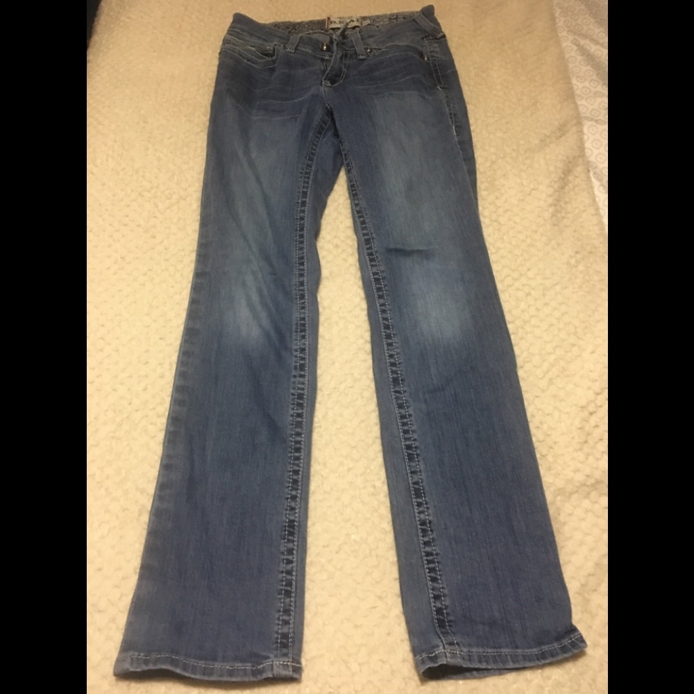 Women’s ariat size 28 jeans